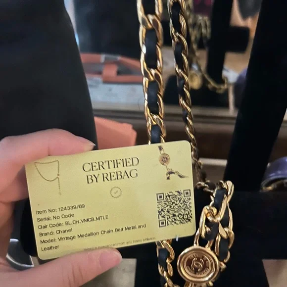 Vintage Chanel black leather and gold plated medallion chain belt/necklace - Picture 4 of 4